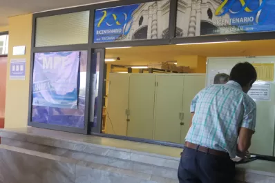 Un policía de Tucumán entró por la ventana a la casa de su ex pareja y la golpeó salvajemente