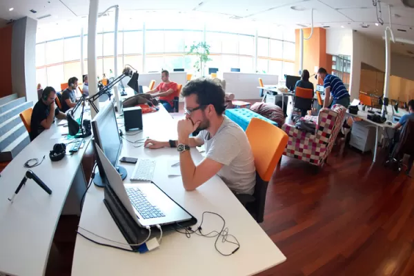 Grandes empresas abrieron una búsqueda laboral, con sueldos por arriba de la media