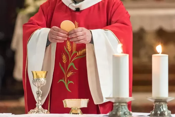 Veinte años de prisión para un sacerdote por haber violado a un niño en Costa Rica