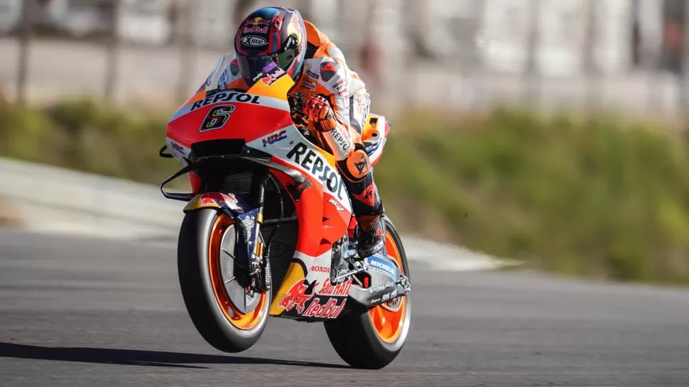 OBJETIVO. El sustituto de Márquez deberá acelerar para que la Honda oficial sea la mejor de la marca en la pista.  