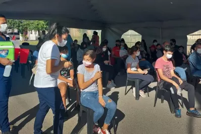 “Vamos a declarar el fin de la tercera ola de coronavirus en Tucumán, anunció Medina Ruiz
