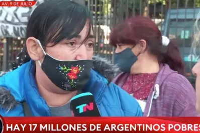 La plata nunca alcanza: el duro testimonio de una mujer durante una manifestación