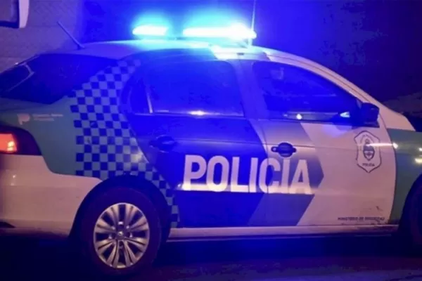 Un policía mató a dos ladrones que intentaron robarle a una joven