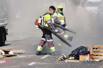 Buenos Aires: la 9 de Julio quedó repleta de basura después del acampe de grupos piqueteros