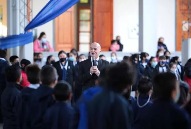 MALVINAS. Se realizó un acto en la escuela Dr. Marcos Paz para conmemorar a los veteranos de Malvinas. Foto tomada de: comunicaciontucuman.gob.ar