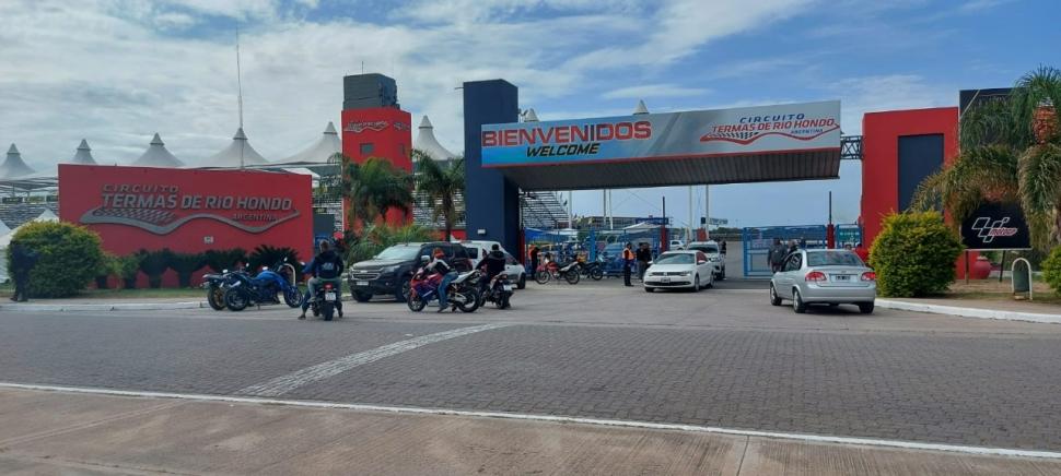 ENTRADA. Este ingreso al circuito termense es un centro neurálgico todo el tiempo.