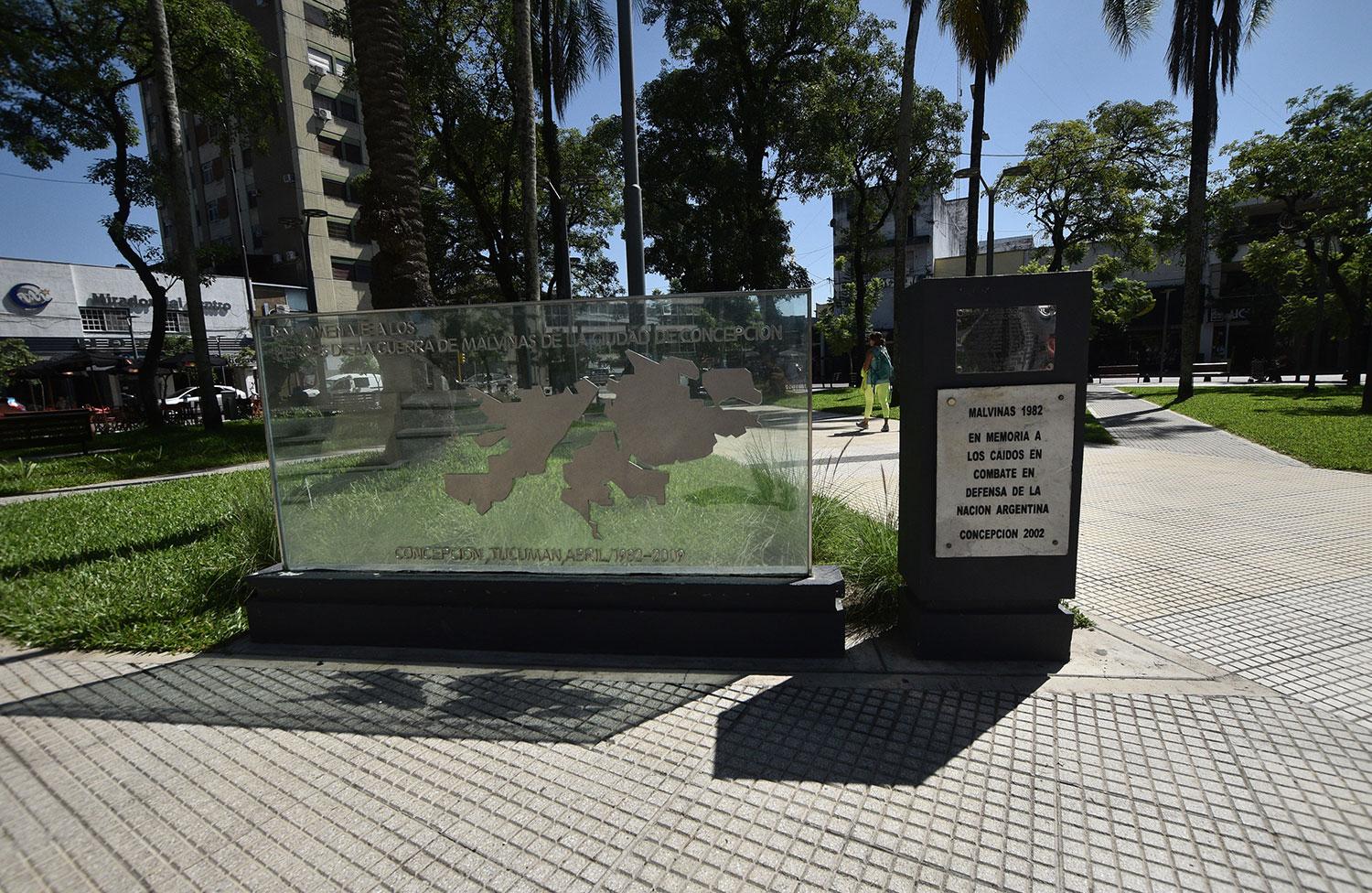 La memoria de la guerra vive en nuestras plazas y parques