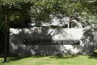 La memoria de la guerra vive en nuestras plazas y parques