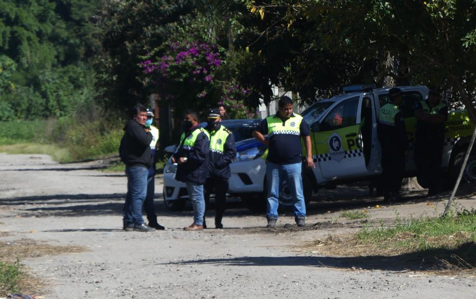 OPERATIVO. La Policía capturó a los acusados con pistas de los vecinos. la gaceta / fotos de Osvaldo Ripoll