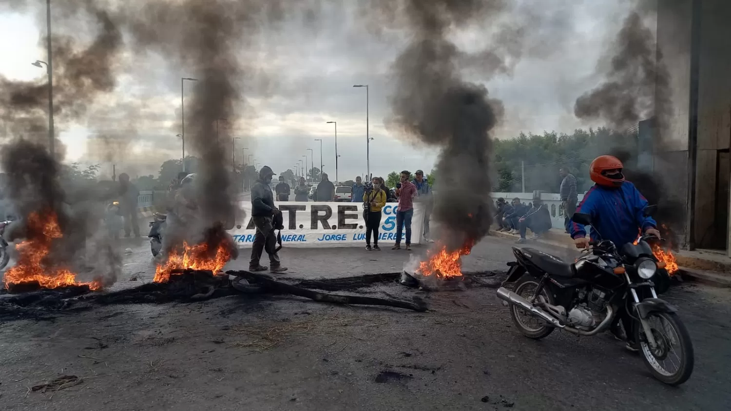 PROTESTA ANTERIOR. Cortes de cosecheros del limón en diferentes accesos a la ciudad. Foto de LA GACETA / Analía Jaramillo