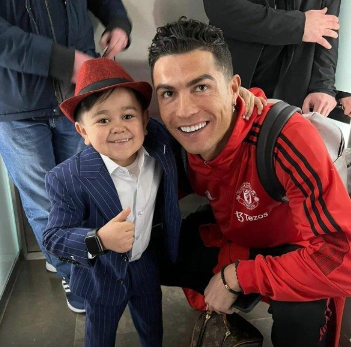 JUNTO A CRISTIANO. Rozik posó junto al astro portugues.