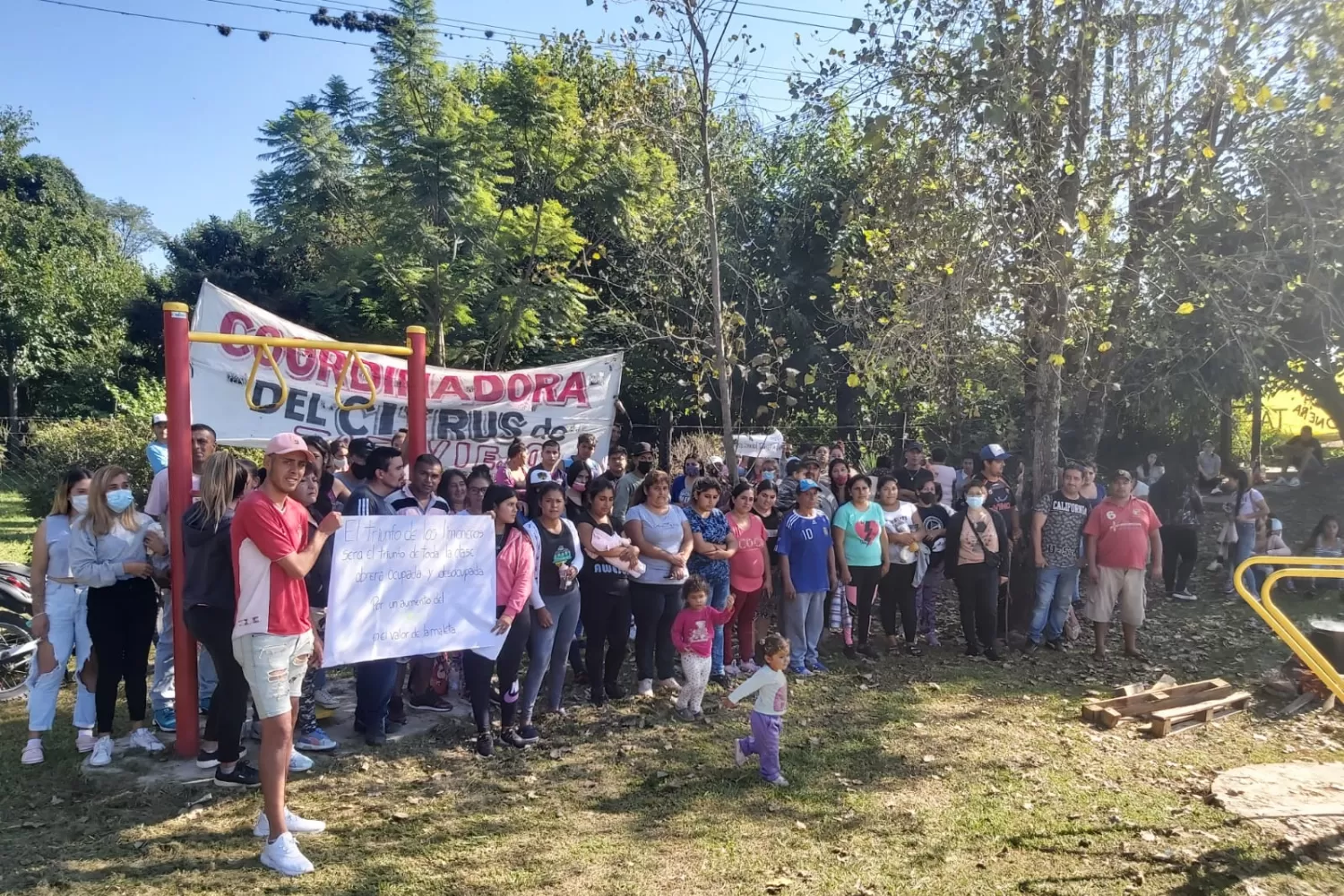 PROTESTA DE OBREROS AUTOCONVOCADOS DEL CITRUS EN ACHERAL / IMAGEN DE ARCHIVO