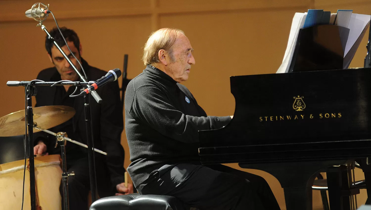 INOLVIDABLE. Miguel Ángel Estrella, durante un concierto en el teatro San Martín, durante el 50° Septiembre Musical.