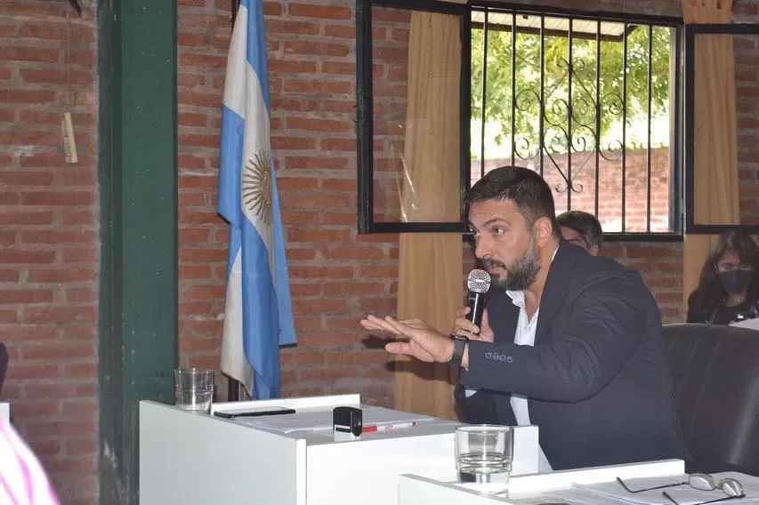 EN SU BANCA. Lisandro Argiró, dirigente de la UCR, pidió que la unidad sea real.