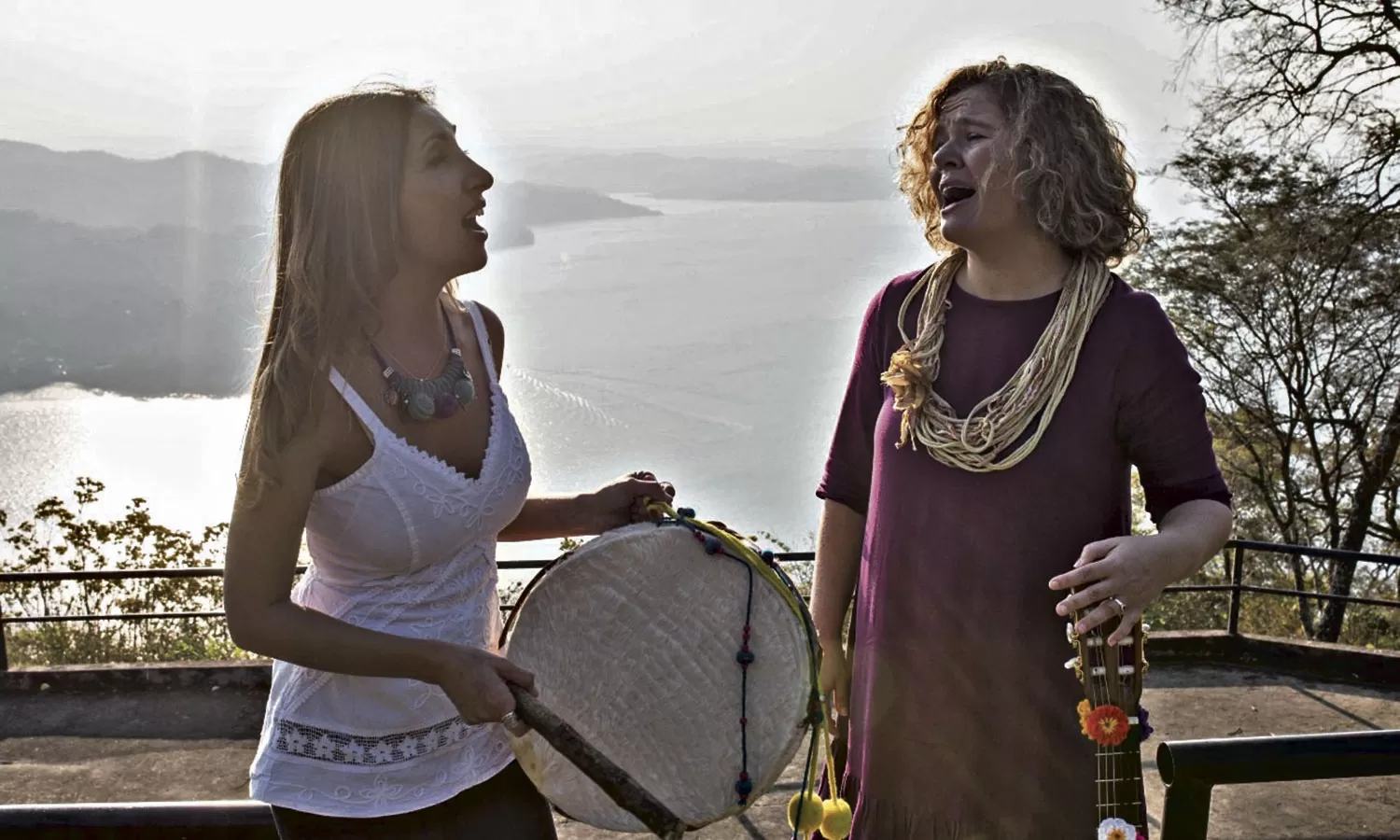 FUEGUERA DÚO. Las cantantes Josefina Velárdez y Mariana Rodríguez presentan su primer disco, “Subo”, a las 21 en el Centro Cultural Virla.