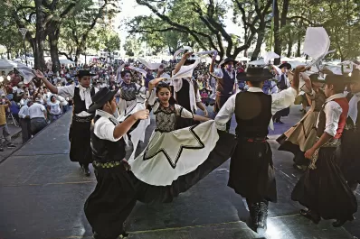 Romance que se baila, se canta y se siente