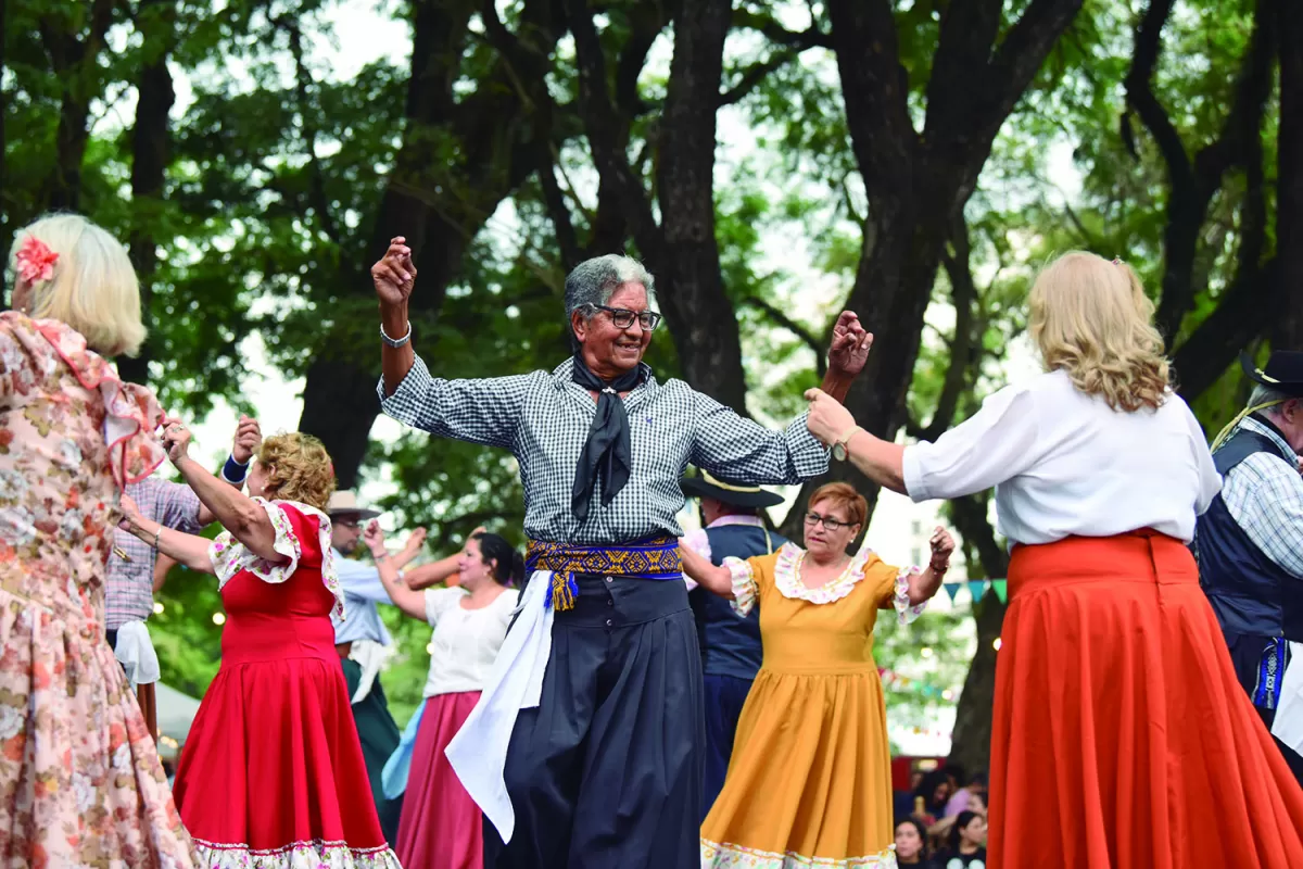 SIMBOLISMO. La zamba representa un encuentro próximo con un otro (la pareja inmediata) y también con nuestras raíces y las tradiciones del NOA.