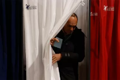 Los franceses van a las urnas para definir la reelección de Macron o un golpe a la derecha con Le Pen