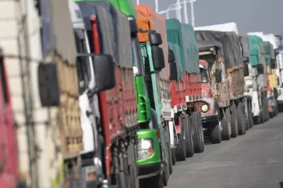 Mañana arrancará el paro de los transportistas de granos en las rutas del país