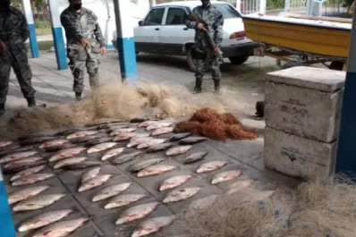 Detuvieron a un hombre que había pescado 90 sábalos en el dique El Frontal
