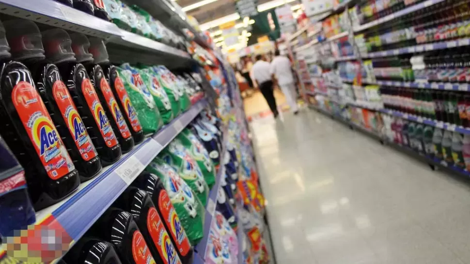 Un empleado de un supermercado fue despedido por comer un sándwich que iba a ser descartado