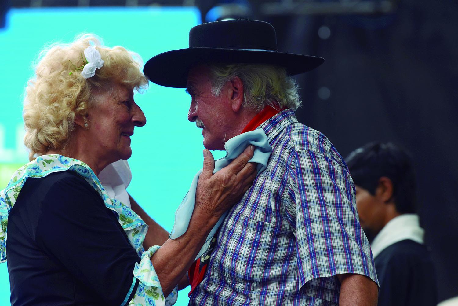 GALANTEO. Las estrofas sobre amores, penas y recuerdos invitaron a que los presentes se quiten la “armadura” y resurjan emociones. ¿Acaso no es ese el objetivo de bailar?