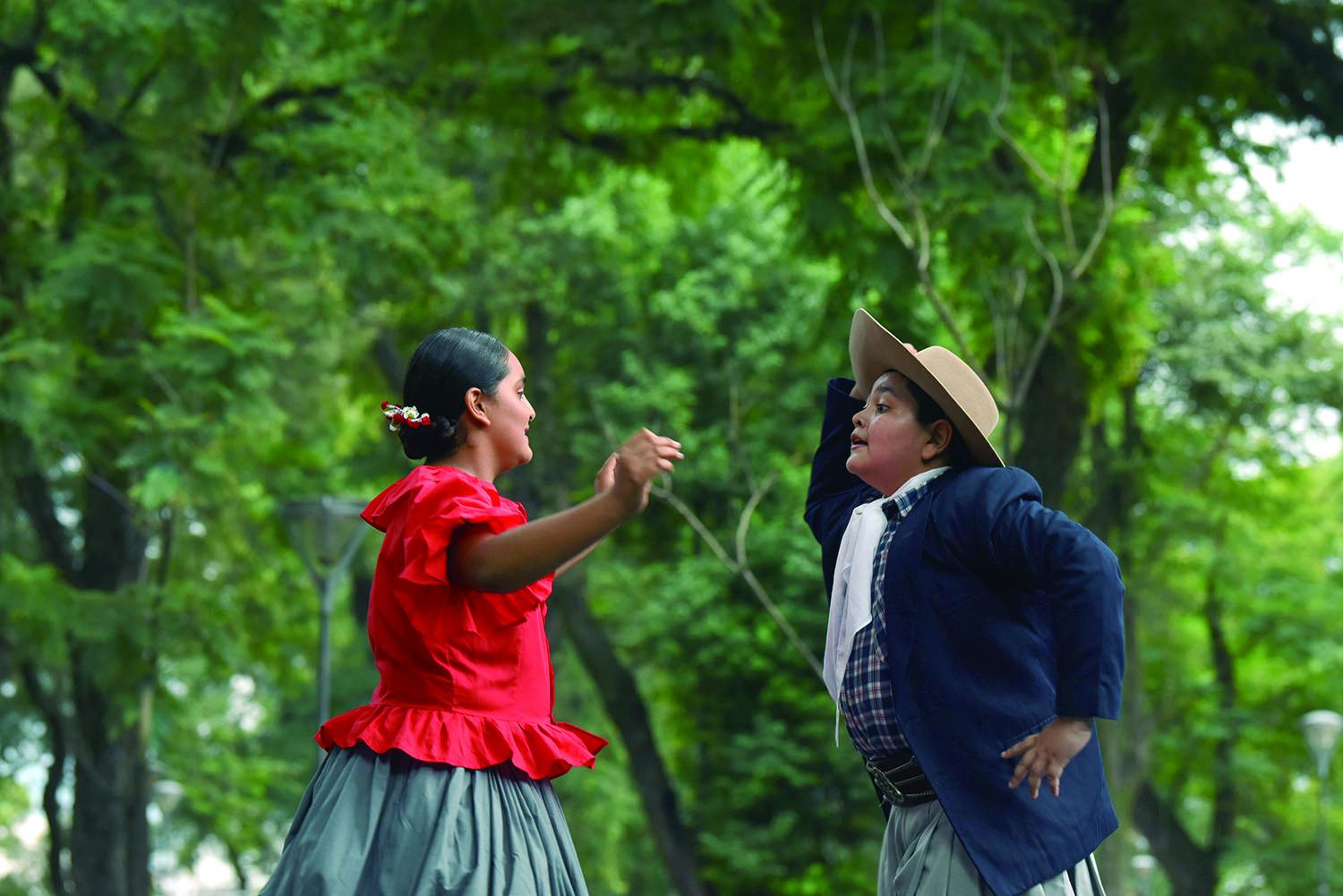 Día de la Zamba: con el folclore en la sangre, una tarde entre pañuelos y cantos