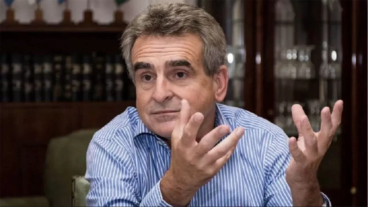 Rossi: Ningún gobierno peronista se va antes que termine su gestión