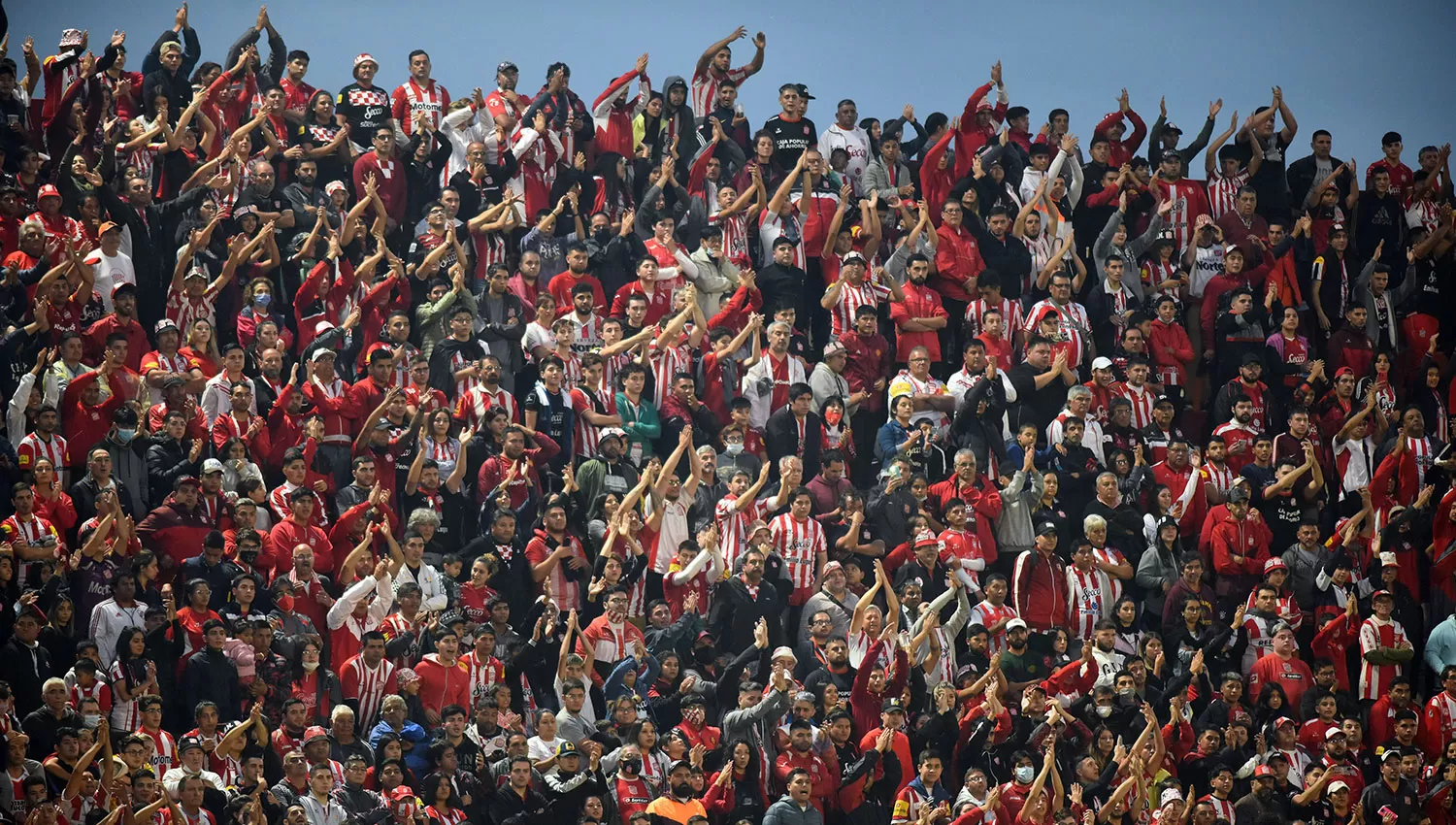 EXPECTATIVA. La hinchada de San Martín espera que su equipo vuelva hoy al triunfo.