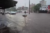Demoras y caos en el tránsito vehicular por la lluvia en la capital tucumana