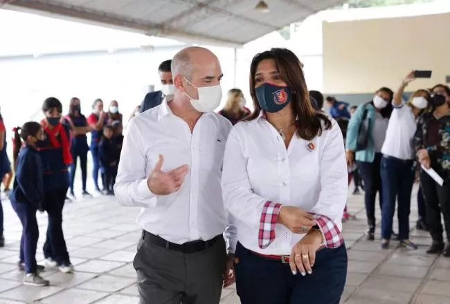 EL MINISTRO LICHTMAJER en la escuela Provincia de Salta. 