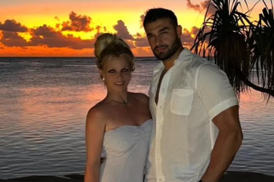 TENDRÁN UN BEBÉ. Britney Spears y su esposo, Sam Asghari.