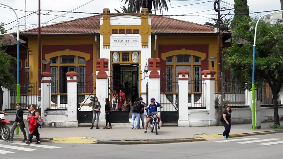 Convocan a estudiantes a participar de un taller en artes plásticas y visuales