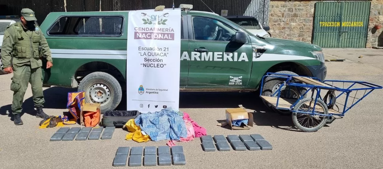 LA DROGA y el carro usado para transportarla. 