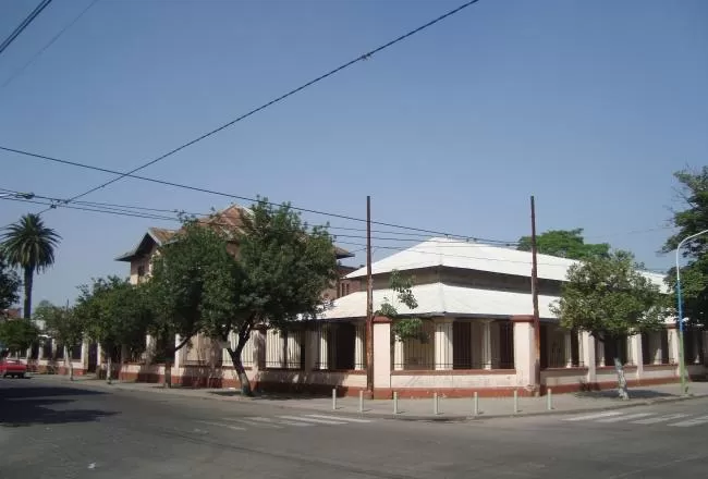 UNA DE LAS ESCUELAS AFECTADAS POR LA LLUVIA. 