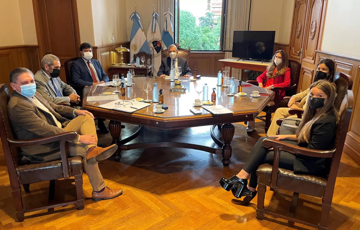 REUNIÓN. Los integrantes de la Corte con el ministro de Seguridad. 