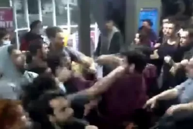 Video: agrupaciones estudiantiles se agarraron a las trompadas en la Facultad de Filosofia y Letras de la UBA