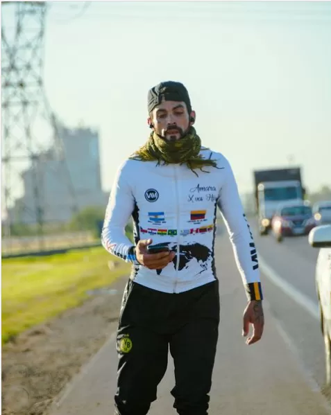 TODOTERRENO. El atleta ha patinado en caminos de tierra, montañas, llanuras, mesetas y rutas asfaltadas. 