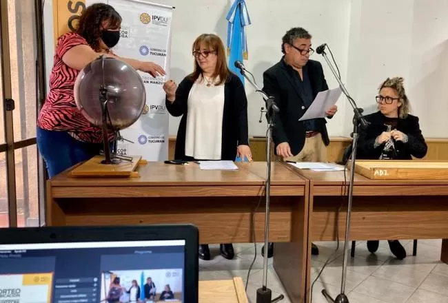 Sorteo de ubicación de viviendas. Prensa Gobierno