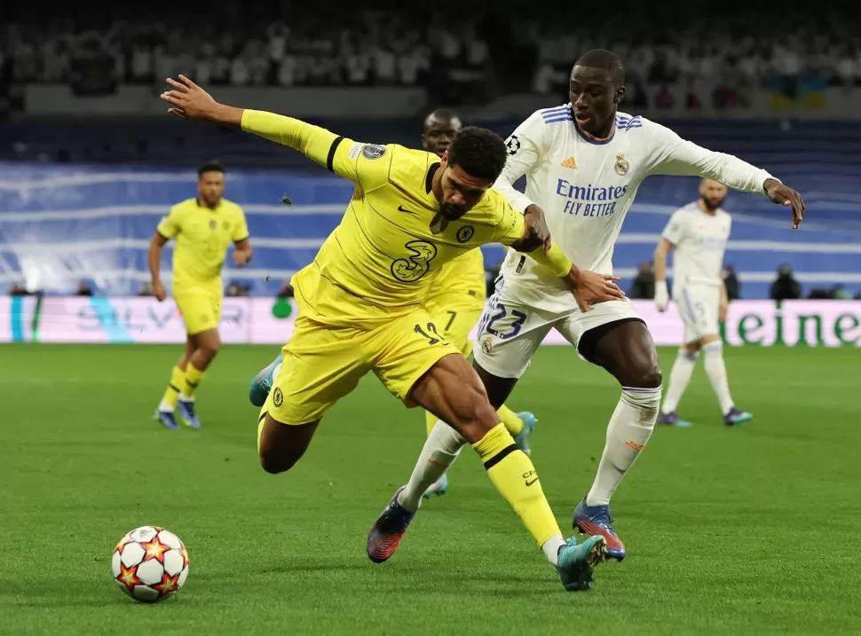 EMOTIVO. Real Madrid y Chelsea jugaron un partidazo en el Santiago Bernabeú. 