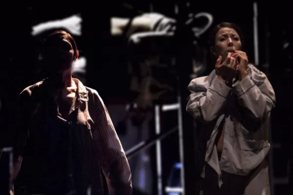 “Quién traerá el alba” indaga en el teatro poético multimedia