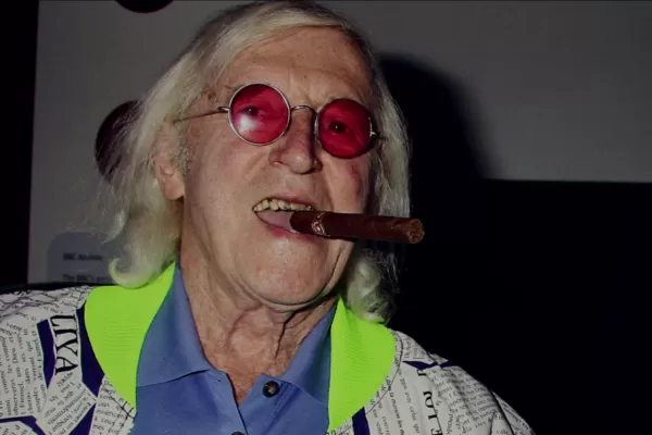 Ocho cosas que no sabías de la historia de Jimmy Savile que es furor en Netflix