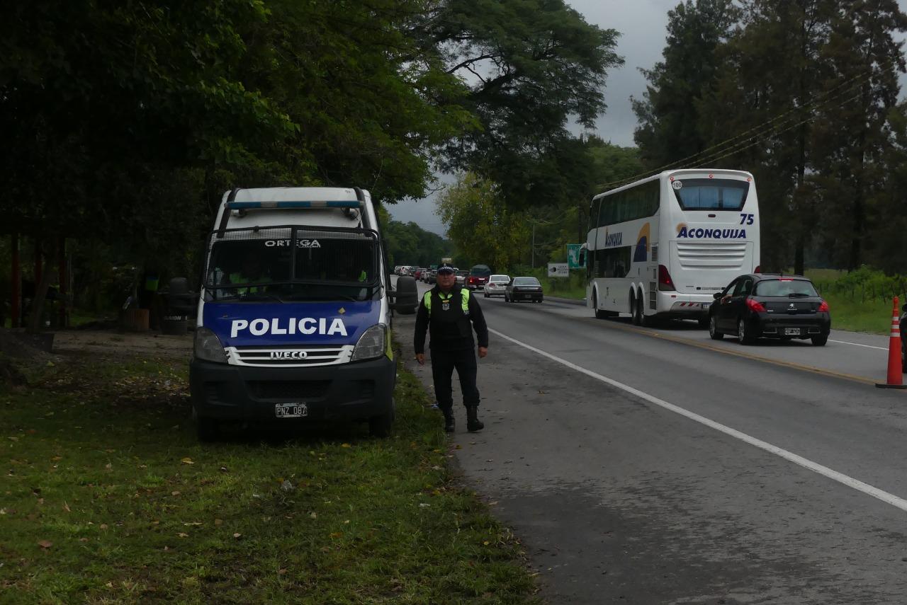 Se desprendió una piedra del cerro y está cortado el camino a Tafí del Valle