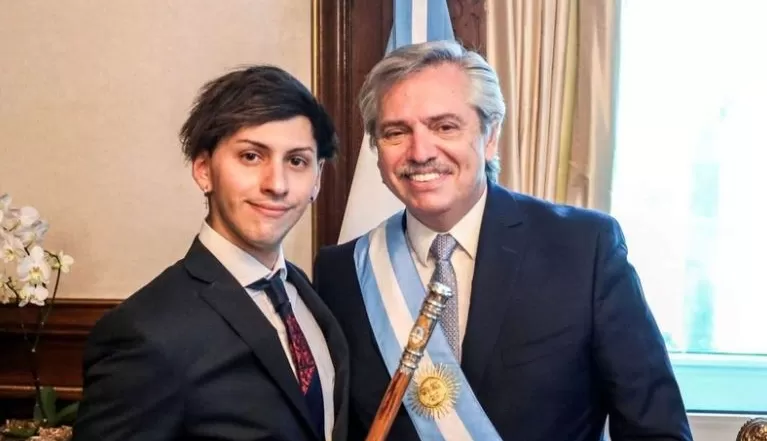 Alberto Fernández junto a su hijo Tani