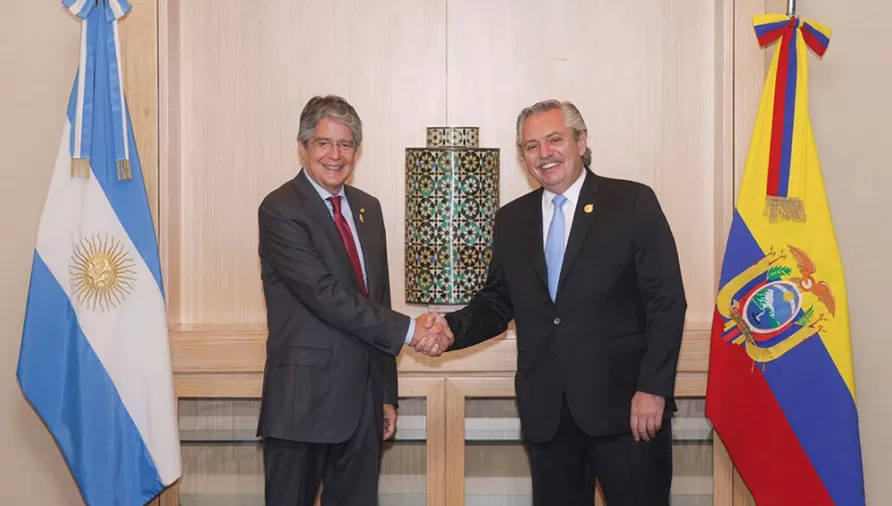 VIAJE OFICIAL. Alberto Fernández se reunió hoy con el presidente de Ecuador, Guillermo Lasso.