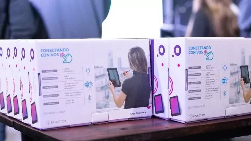 140.000 TABLETS. Esa cantidad sera distribuida a raiz del programa Conectando Con Vos.