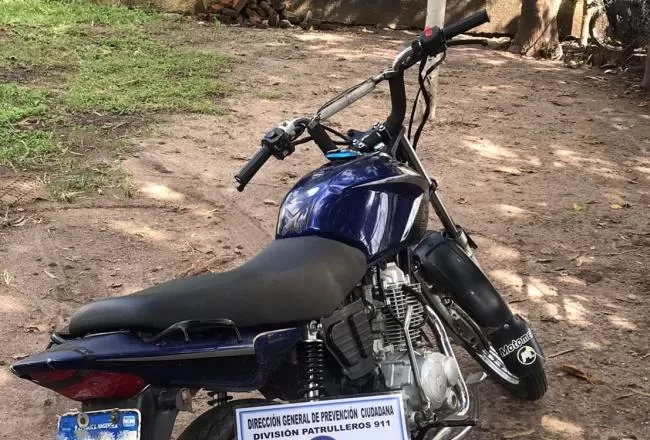 MOTO SECUESTRADA. En este velocípedo se trasladaban los ladrones. 