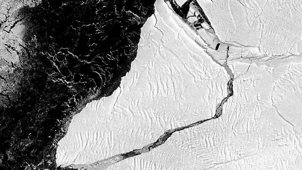 DESPRENDIMIENTO. Una gran masa de hielo se rompió en la Antártida. 