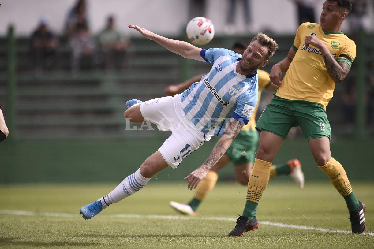 Atlético juega un gran partido en Varela. 