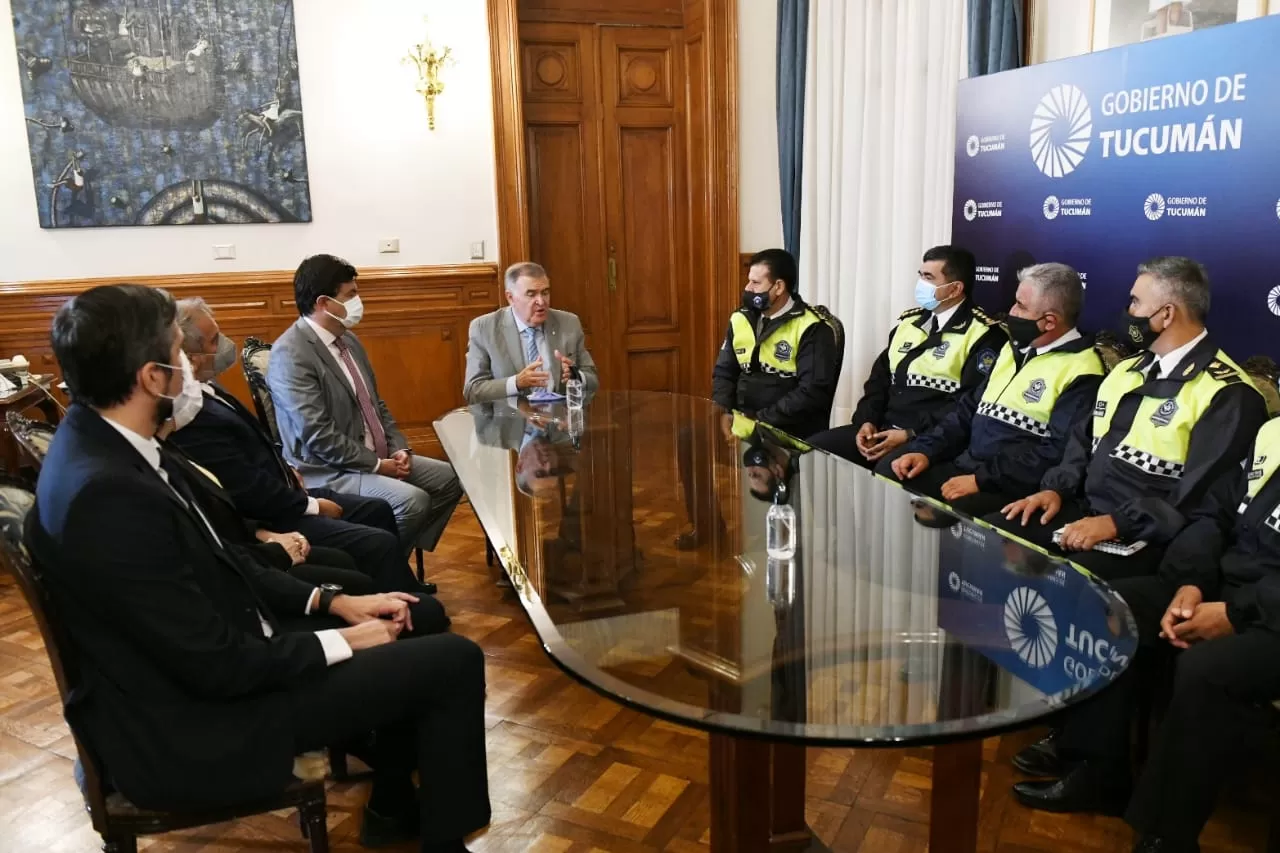 EN CASA DE GOBIERNO. Jaldo recibió a las autoridades del área de Seguridad y de la Policía. foto: Comunicación Pública